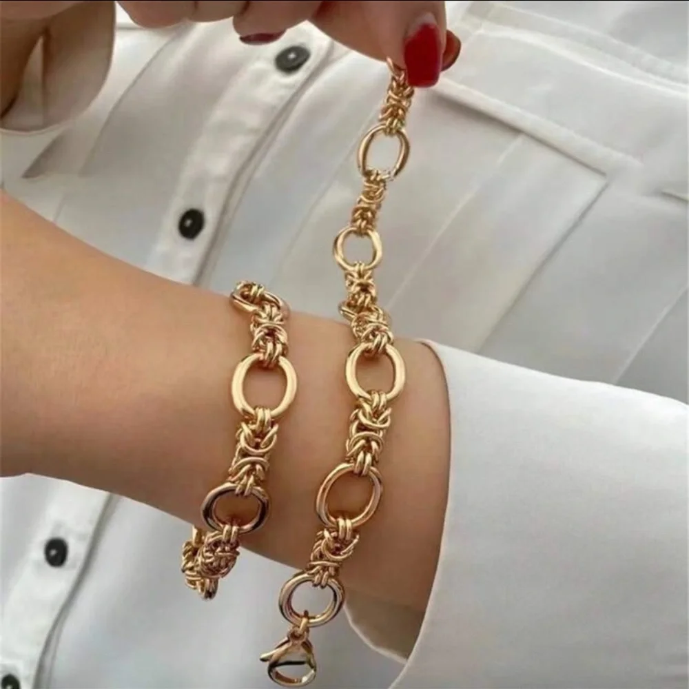 🎷🎷🎷BOGOHO 🎷🎷🎷Elegant Gold Chain Bracelet - Picture 2 of 3